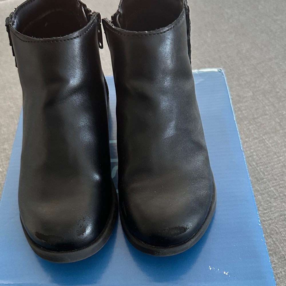 11 Wide Stride Rite Black Boots
